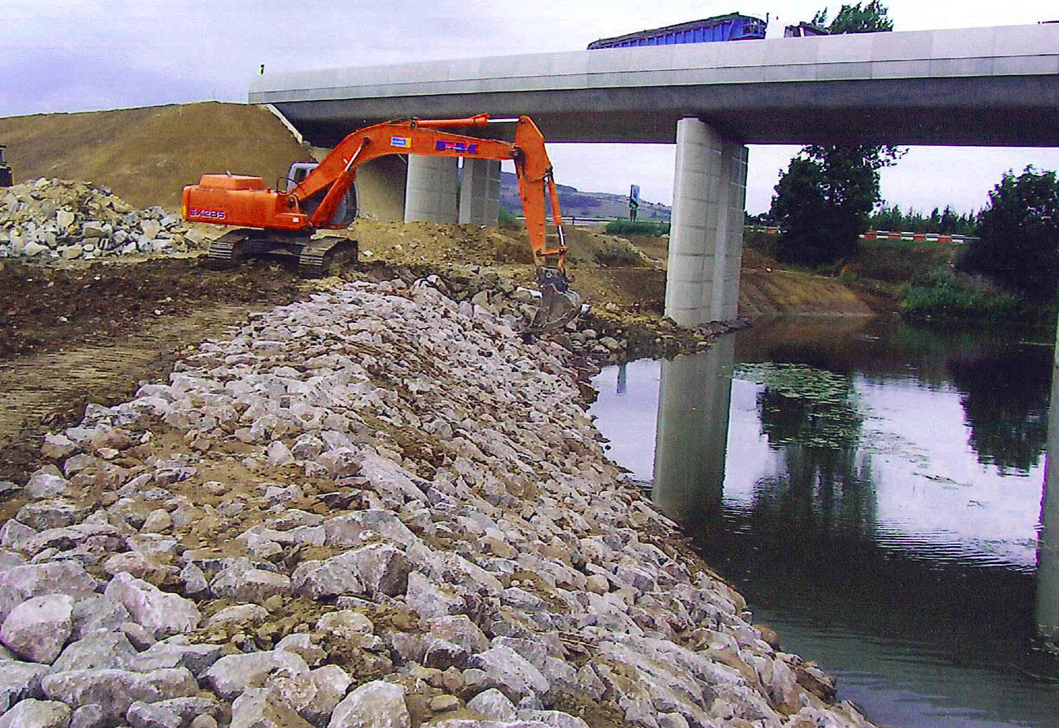 Rétablissement du cours d'eau après la construction de la LGV Est.
Réseau Ferré de France RFF
Pont de la Seille - 2006
